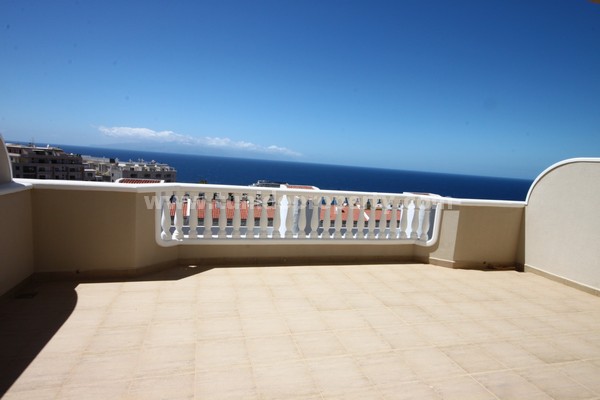 Apartment in Acantilado De Los Gigantes, Tenerife, Spain 2 bedrooms, 90 sq.m. No. 24302