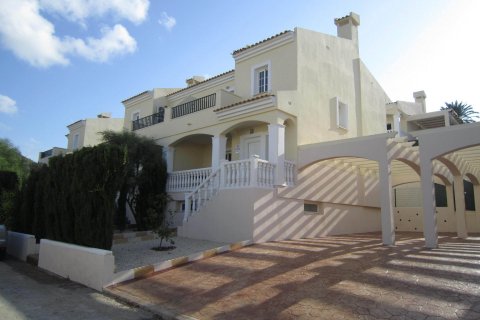 Bungalow for sale in Calpe, Alicante, Spain 3 bedrooms, 142 sq.m. No. 25023 - photo 1