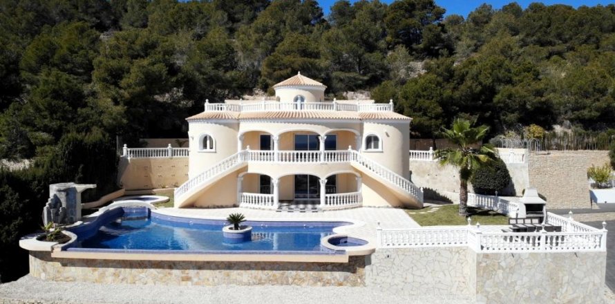Villa in Calpe, Alicante, Spain 4 bedrooms, 380 sq.m. No. 24997
