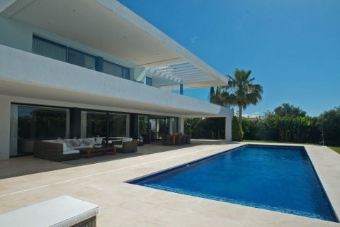Villa for sale in Marbella, Malaga, Spain 5 bedrooms, 543 sq.m. No. 20905 - photo 1