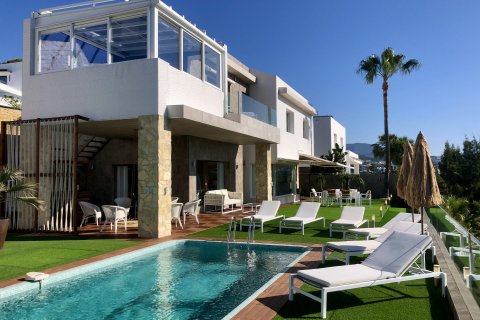 Villa for sale in Estepona, Malaga, Spain 3 bedrooms, 350 sq.m. No. 21151 - photo 4