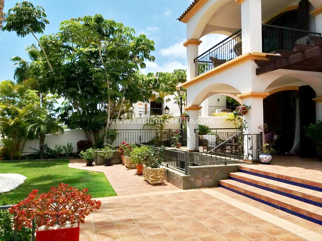 Villa en Torviscas, Tenerife, España 5 dormitorios, 512 m2 No. 24517