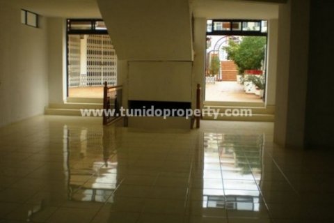 Commercial property for sale in Los Cristianos, Tenerife, Spain 800 sq.m. No. 24324 - photo 3