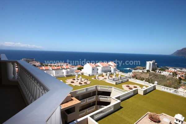 Apartment in Acantilado De Los Gigantes, Tenerife, Spain 2 bedrooms, 110 sq.m. No. 24303