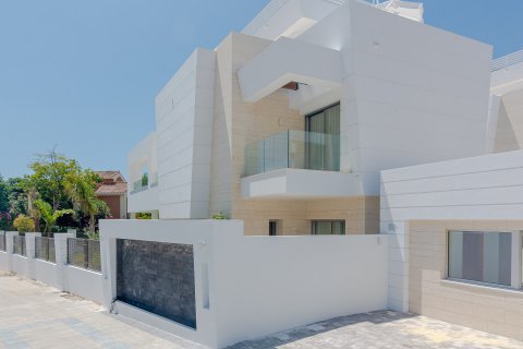 Villa for sale in San Pedro de Alcantara, Malaga, Spain 4 bedrooms, 290 sq.m. No. 20904 - photo 1