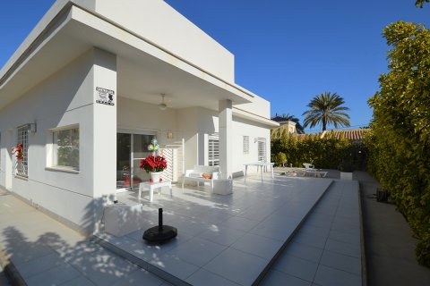 Villa for sale in Cabo Roig, Alicante, Spain 3 bedrooms, 124 sq.m. No. 19371 - photo 3
