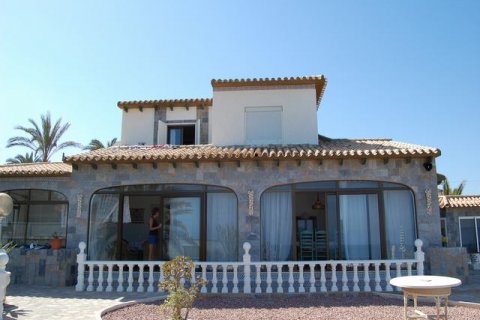 Villa for sale in Cabo Roig, Alicante, Spain 4 bedrooms, 240 sq.m. No. 19233 - photo 1