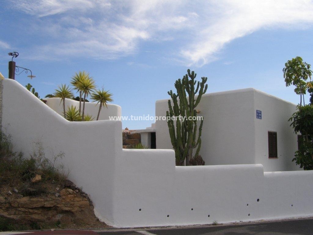 Villa in San Miguel de Abona, Tenerife, Spain 2 bedrooms, 2900 sq.m. No. 24355