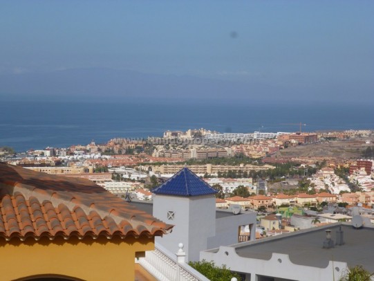 Villa a Torviscas, Tenerife, Spagna 4 camere da letto, 400 mq. N° 24286