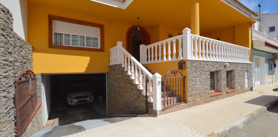 Villa in Pilar de la Horadada, Alicante, Spain 4 bedrooms, 357 sq.m. No. 19332