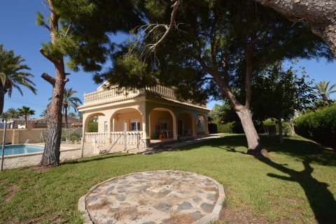 Villa for sale in Cabo Roig, Alicante, Spain 4 bedrooms, 242 sq.m. No. 19276 - photo 3
