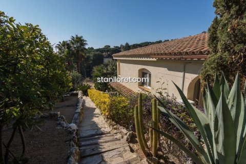 Villa for sale in Blanes, Girona, Spain 4 bedrooms, 455 sq.m. No. 21184 - photo 8