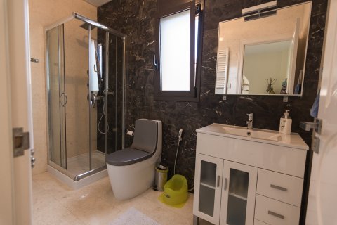 House for sale in Lloret de Mar, Girona, Spain 4 bedrooms, 330 sq.m. No. 28569 - photo 16