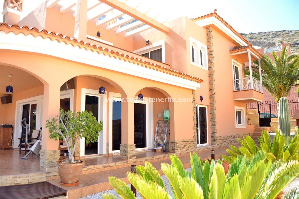 Villa a Torviscas, Tenerife, Spagna 4 camere da letto, 400 mq. N° 24286
