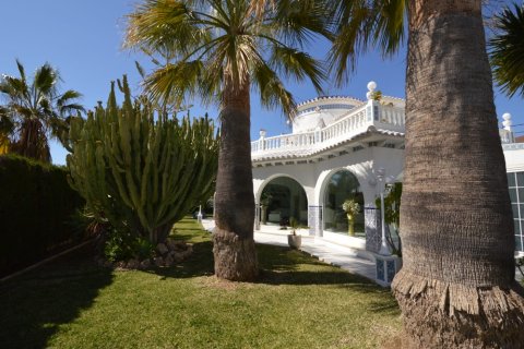 Villa for sale in Cabo Roig, Alicante, Spain 4 bedrooms, 253 sq.m. No. 19199 - photo 8