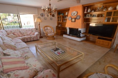 Villa for sale in Cabo Roig, Alicante, Spain 5 bedrooms, 220 sq.m. No. 19170 - photo 7