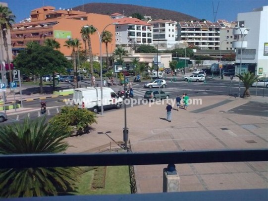 Commercial property à Los Cristianos, Tenerife, Espagne 800 m2 No. 24324