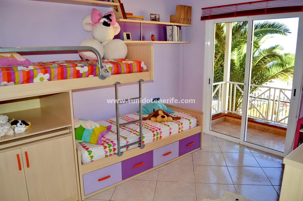 Villa a Torviscas, Tenerife, Spagna 4 camere da letto, 400 mq. N° 24286