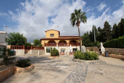 Villa for sale in Calpe, Alicante, Spain 7 bedrooms, 300 sq.m. No. 25141 - photo 1