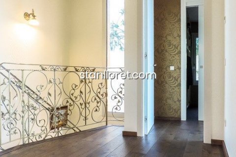 Villa for sale in Lloret de Mar, Girona, Spain 5 bedrooms, 356 sq.m. No. 21187 - photo 7