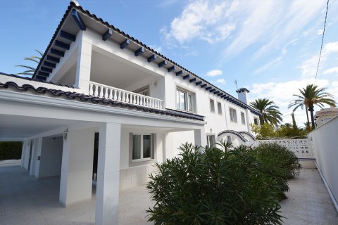 Villa for sale in Cabo Roig, Alicante, Spain 9 bedrooms, 470 sq.m. No. 19351 - photo 5