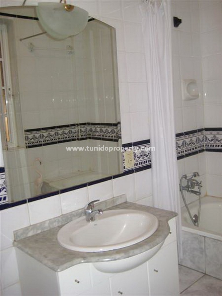 Villa a Arona, Tenerife, Spagna 9 camere da letto, 330 mq. N° 24344