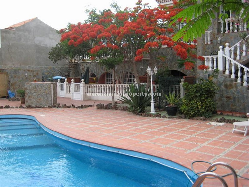 Villa a Arona, Tenerife, Spagna 9 camere da letto, 330 mq. N° 24344