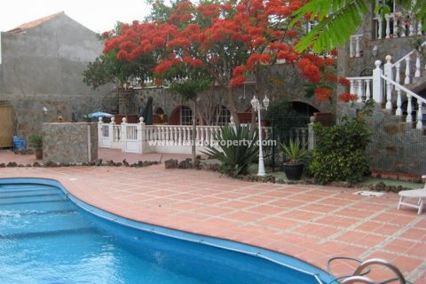 Villa for sale in Arona, Tenerife, Spain 9 bedrooms, 330 sq.m. No. 24344 - photo 7