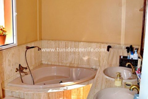 Villa for sale in Torviscas, Tenerife, Spain 4 bedrooms, 400 sq.m. No. 24286 - photo 26