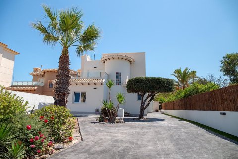 Villa for sale in Playa Flamenca II, Alicante, Spain 4 bedrooms, 150 sq.m. No. 19346 - photo 2