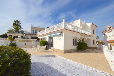 Villa for sale in Playa Flamenca II, Alicante, Spain 3 bedrooms, 180 sq.m. No. 19298 - photo 1