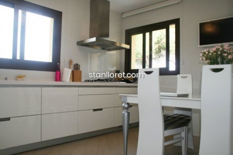 Villa for sale in Lloret de Mar, Girona, Spain 4 bedrooms, 300 sq.m. No. 21185 - photo 10
