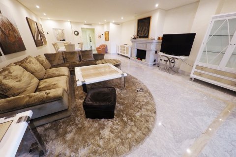 Apartment for sale in Marbella, Malaga, Spain 3 bedrooms, 250 sq.m. No. 20856 - photo 2