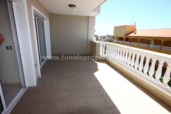 Apartment in Acantilado De Los Gigantes, Tenerife, Spain 2 bedrooms, 90 sq.m. No. 24304
