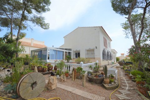 Villa for sale in Pinar De Campoverde, Alicante, Spain 5 bedrooms, 305 sq.m. No. 19412 - photo 1