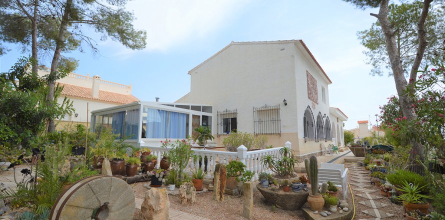 Villa in Pinar De Campoverde, Alicante, Spain 5 bedrooms, 305 sq.m. No. 19412