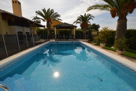 Villa for sale in Cabo Roig, Alicante, Spain 3 bedrooms, 186 sq.m. No. 19190 - photo 4