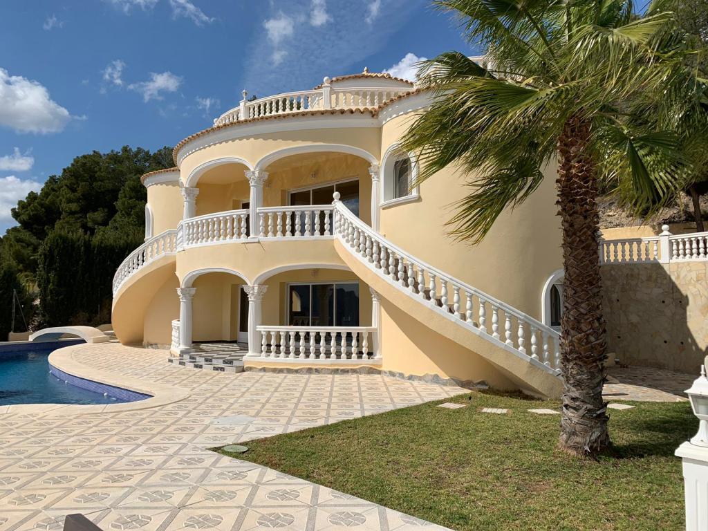 Villa i Calpe, Alicante, Spanien 4 sovrum, 380 kvm. Nr. 24997