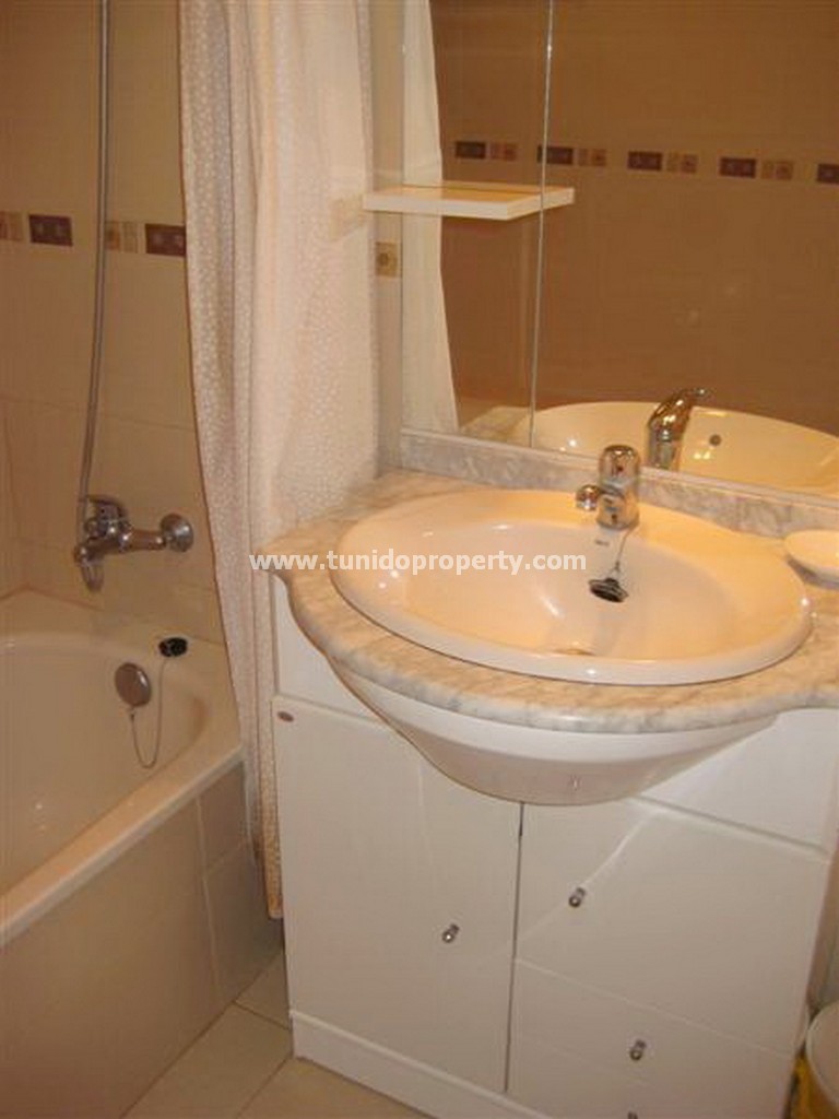 Villa a Arona, Tenerife, Spagna 9 camere da letto, 330 mq. N° 24344
