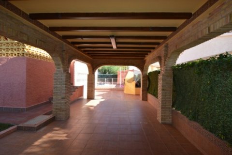 Villa for sale in Cabo Roig, Alicante, Spain 5 bedrooms, 220 sq.m. No. 19170 - photo 6