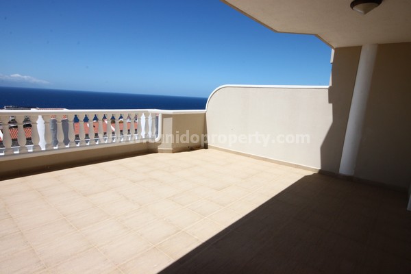 Apartment in Acantilado De Los Gigantes, Tenerife, Spain 2 bedrooms, 90 sq.m. No. 24302