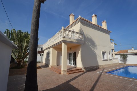 Villa for sale in Cabo Roig, Alicante, Spain 4 bedrooms, 200 sq.m. No. 19201 - photo 1