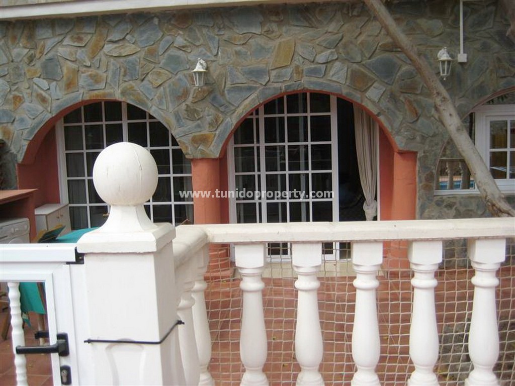 Villa a Arona, Tenerife, Spagna 9 camere da letto, 330 mq. N° 24344
