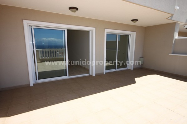 Apartment in Acantilado De Los Gigantes, Tenerife, Spain 2 bedrooms, 90 sq.m. No. 24302