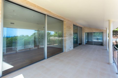 Villa for sale in Cabrera de Mar, Barcelona, Spain 4 bedrooms, 456 sq.m. No. 21186 - photo 2