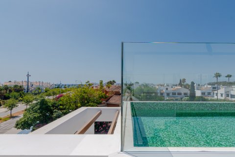 Villa for sale in San Pedro de Alcantara, Malaga, Spain 4 bedrooms, 290 sq.m. No. 20904 - photo 17