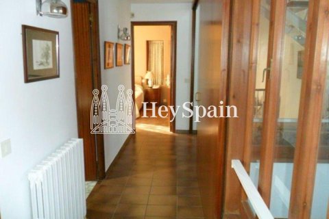 House for sale in Coma-Ruga, Tarragona, Spain 6 bedrooms, 325 sq.m. No. 19431 - photo 13