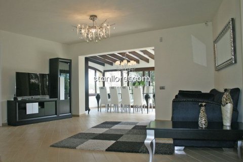 Villa for sale in Lloret de Mar, Girona, Spain 4 bedrooms, 300 sq.m. No. 21185 - photo 7