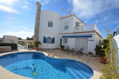 Villa for sale in Villamartin, Alicante, Spain 5 bedrooms, 186 sq.m. No. 19229 - photo 3