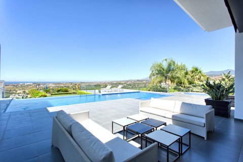 Villa for sale in Benahavis, Malaga, Spain 5 bedrooms, 610 sq.m. No. 21019 - photo 13